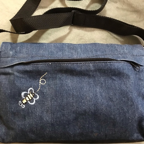 Northern Getaway Blue Floral denim cross body bag - Picture 4 of 7